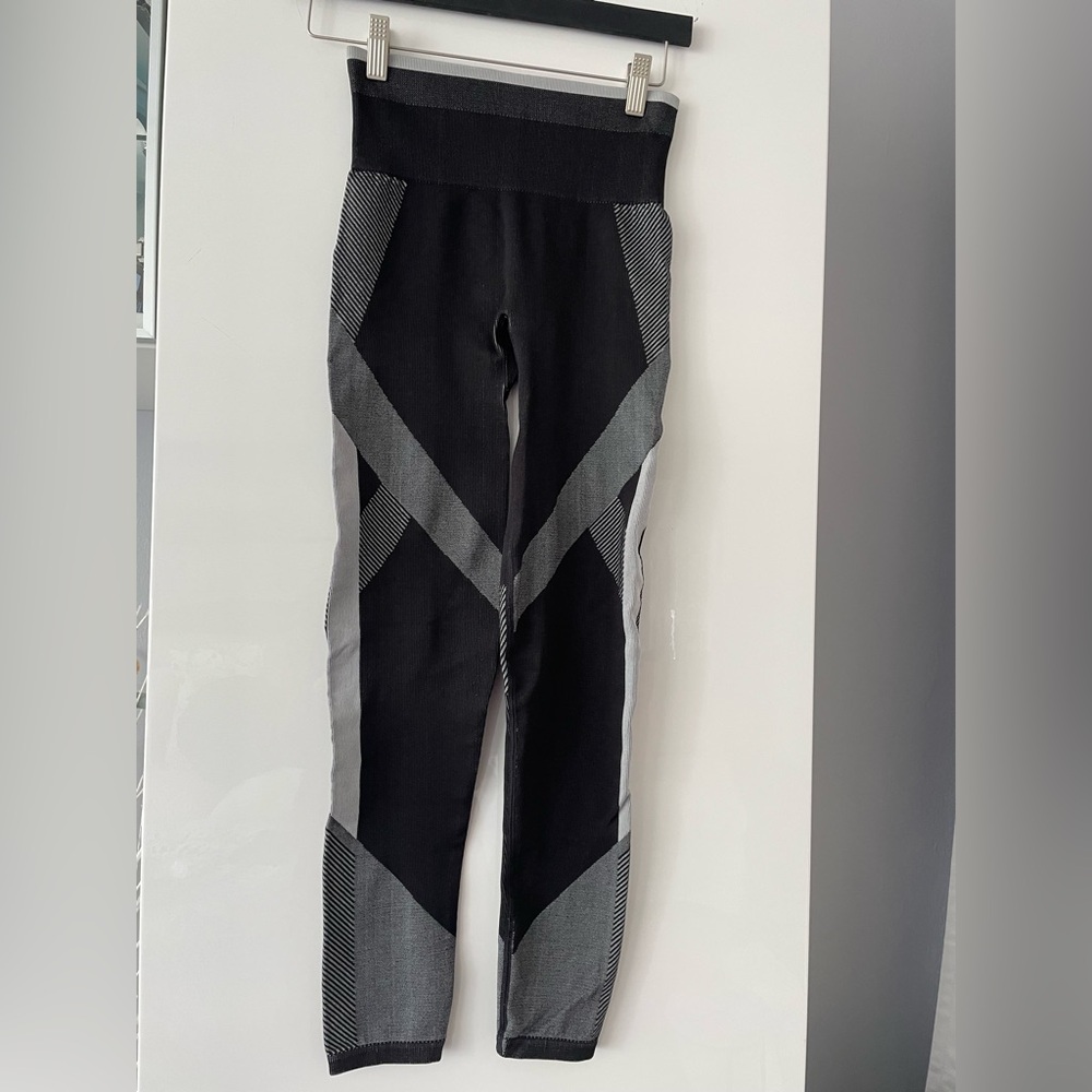 Chic Black and Gray Patterned Leggings